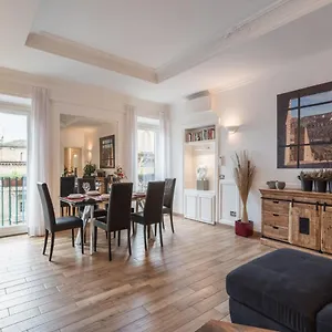 The Best Rent - Elegant Three-bedroom A Few Steps From Fontana Di Trevi Apartment Rome